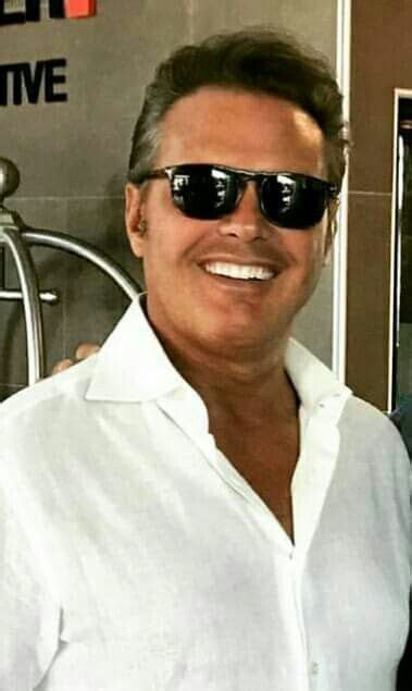luis miguel sunglasses